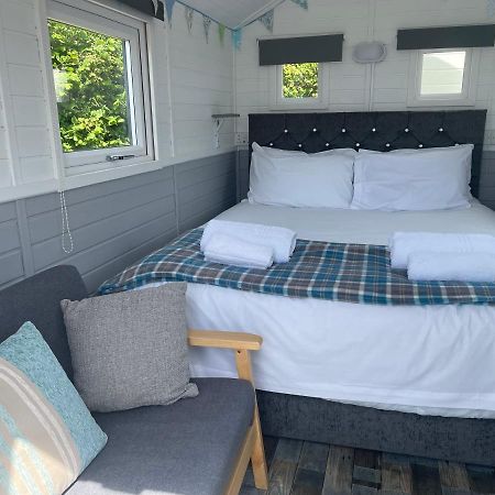 Estuary View - Cosy Shepherds Hut คิงส์บริดจ์ ภายนอก รูปภาพ