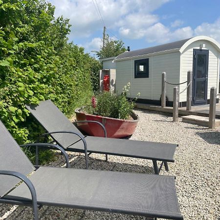 Estuary View - Cosy Shepherds Hut คิงส์บริดจ์ ภายนอก รูปภาพ
