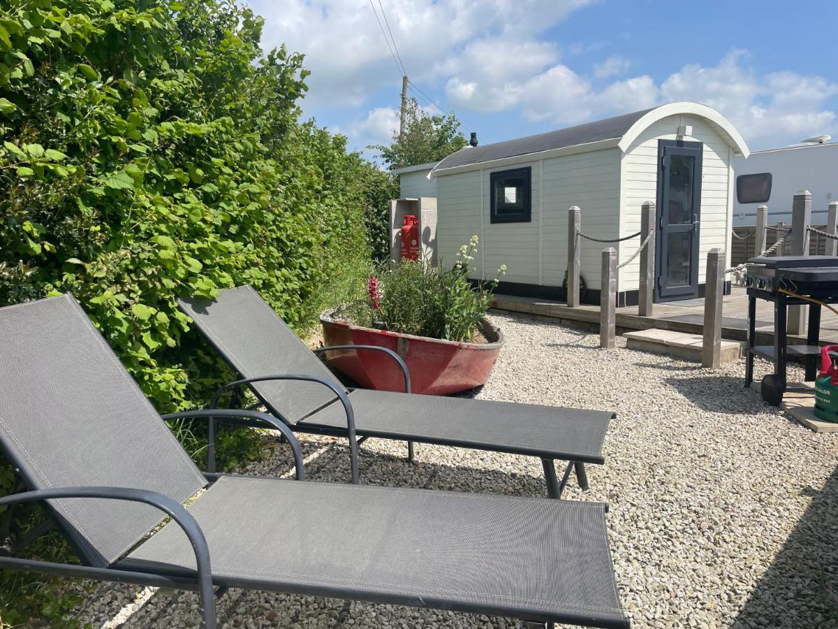 Estuary View - Cosy Shepherds Hut คิงส์บริดจ์ ภายนอก รูปภาพ